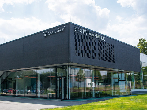 Glück Auf Schwimmhalle - Außenansicht